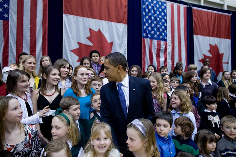 Barack_Obama_with_children_of_American_Embassy_workers_in_Ottawa_2-19-09.JPG